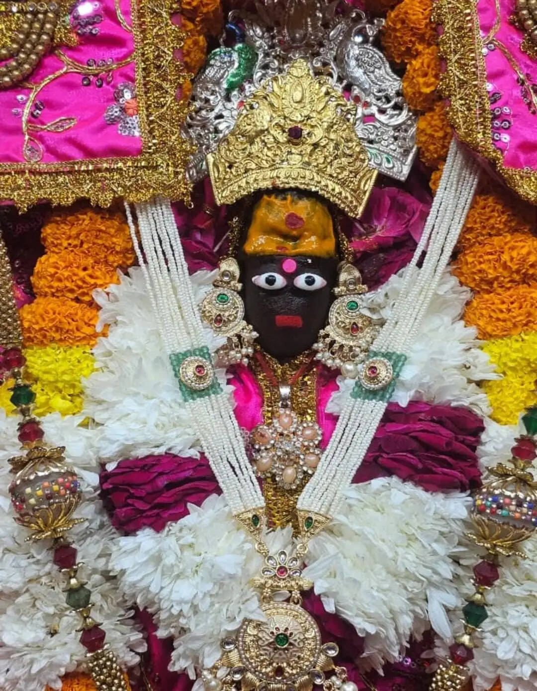 मां कल्याणी ने चंद्रघंटा स्वरूप में दिए दर्शन, भक्तों ने की आराधना