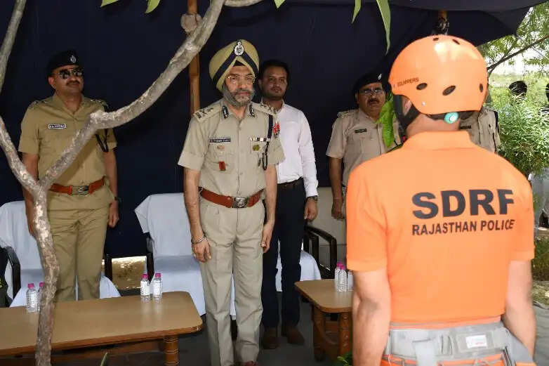 आपदा प्रबंधन की बारीकियां सीख रहे भावी अफसर: एसडीआरएफ ने दिया लाइव रेस्क्यू प्रशिक्षण
