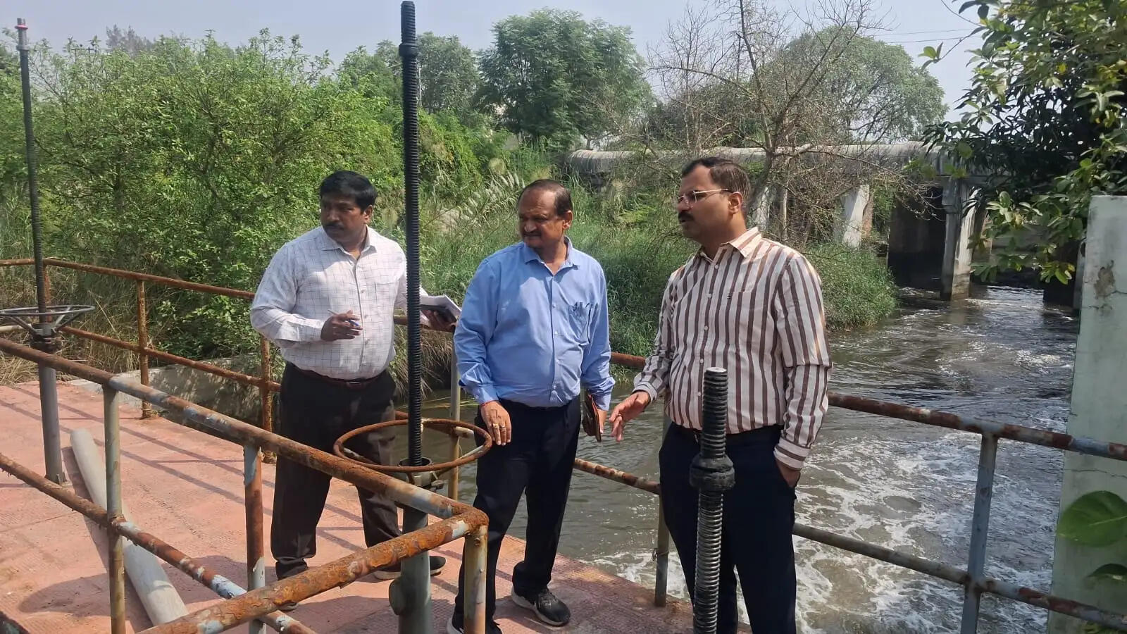 गलियों में लगेंगे पंप, पुलिया के नीचे से हटेगी मिट्टी : अर्पित उपाध्याय