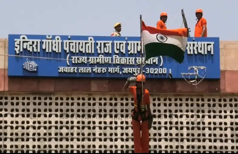 आपदा प्रबंधन की बारीकियां सीख रहे भावी अफसर: एसडीआरएफ ने दिया लाइव रेस्क्यू प्रशिक्षण
