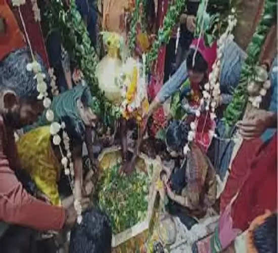 नागपंचमी : खेरेपति मंदिर समेत शिवालयों में श्रद्धालुओं की लगी भीड़