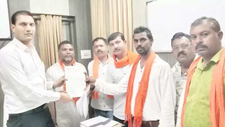 शिवसेना ने पापुलर पेंट फैक्टरी की जांच की मांग को लेकर सौपा ज्ञापन