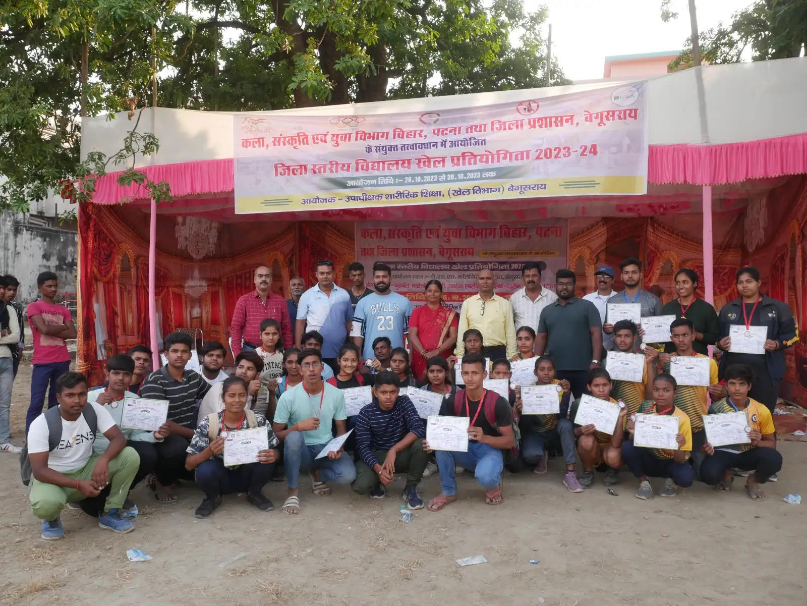 फुटबॉल बालक एवं वेटलिफ्टिंग खेल विधा में बच्चों ने दिखाया दम