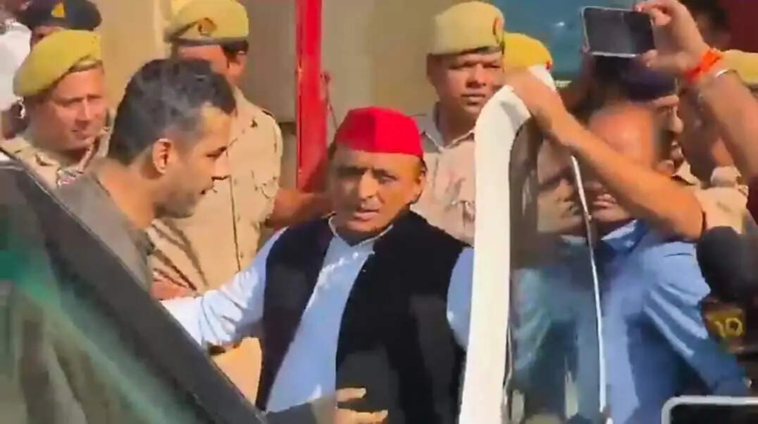 आजम खां पर फर्जी मुकदमे दर्ज कर रामपुर में राम राज की भावना को कुचला गया : अखिलेश यादव