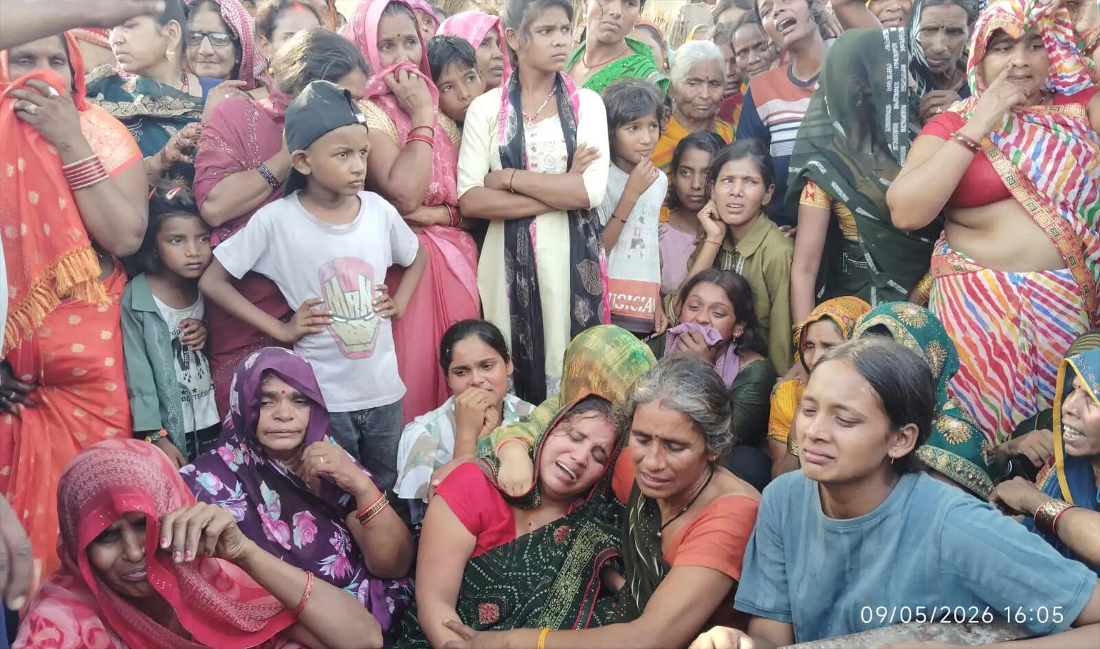 बंद कमरे में फंदे से लटका मिला युवक का शव