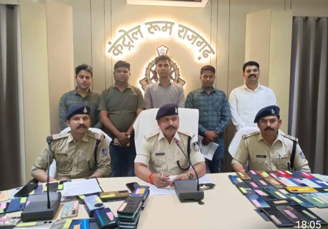 राजगढ़ः जिले सहित अन्य राज्यों से ट्रेस कर 1.8 करोड़ के 451 गुम मोबाइल बरामद