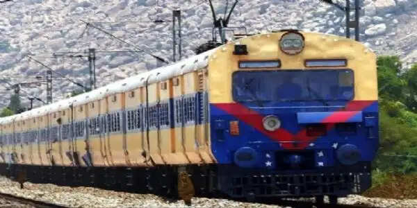 चार रेलगाड़ियों में अस्थायी रूप से लगाए जाएंगे अतिरिक्त कोच