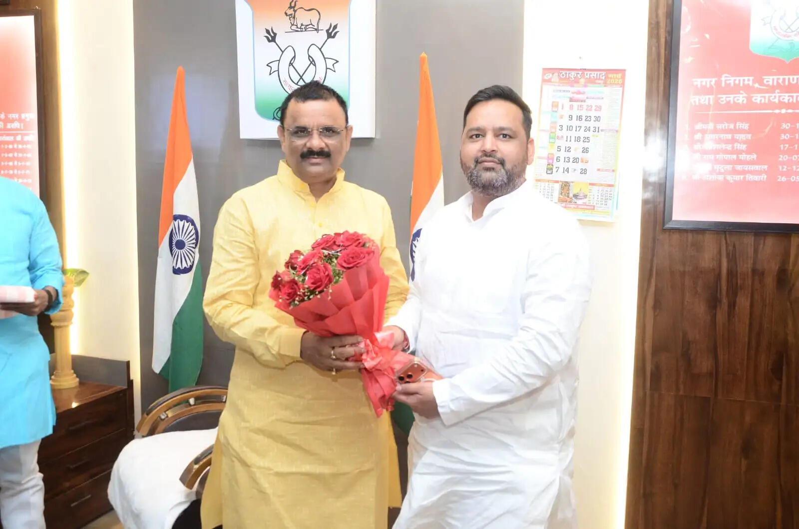 इंग्लैंड के वेलिंगबोरो के मेयर पहुंचे वाराणसी, महापौर अशोक तिवारी से की शिष्टाचार भेंट