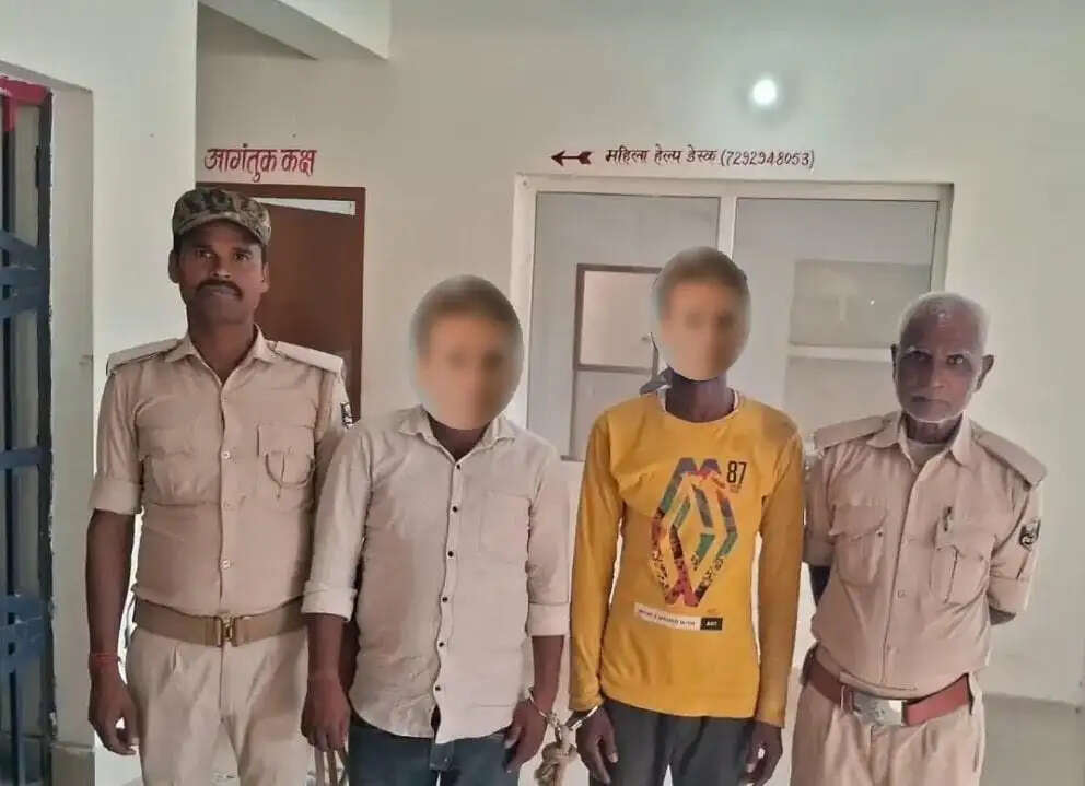 भपटियाही पुलिस की बड़ी कार्रवाई, 81 बोतल नेपाली शराब के साथ दो तस्कर गिरफ्तार