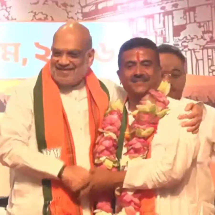 पश्चिम बंगाल के नौवें मुख्यमंत्री के रूप में शुभेंदु अधिकारी ने ली शपथ