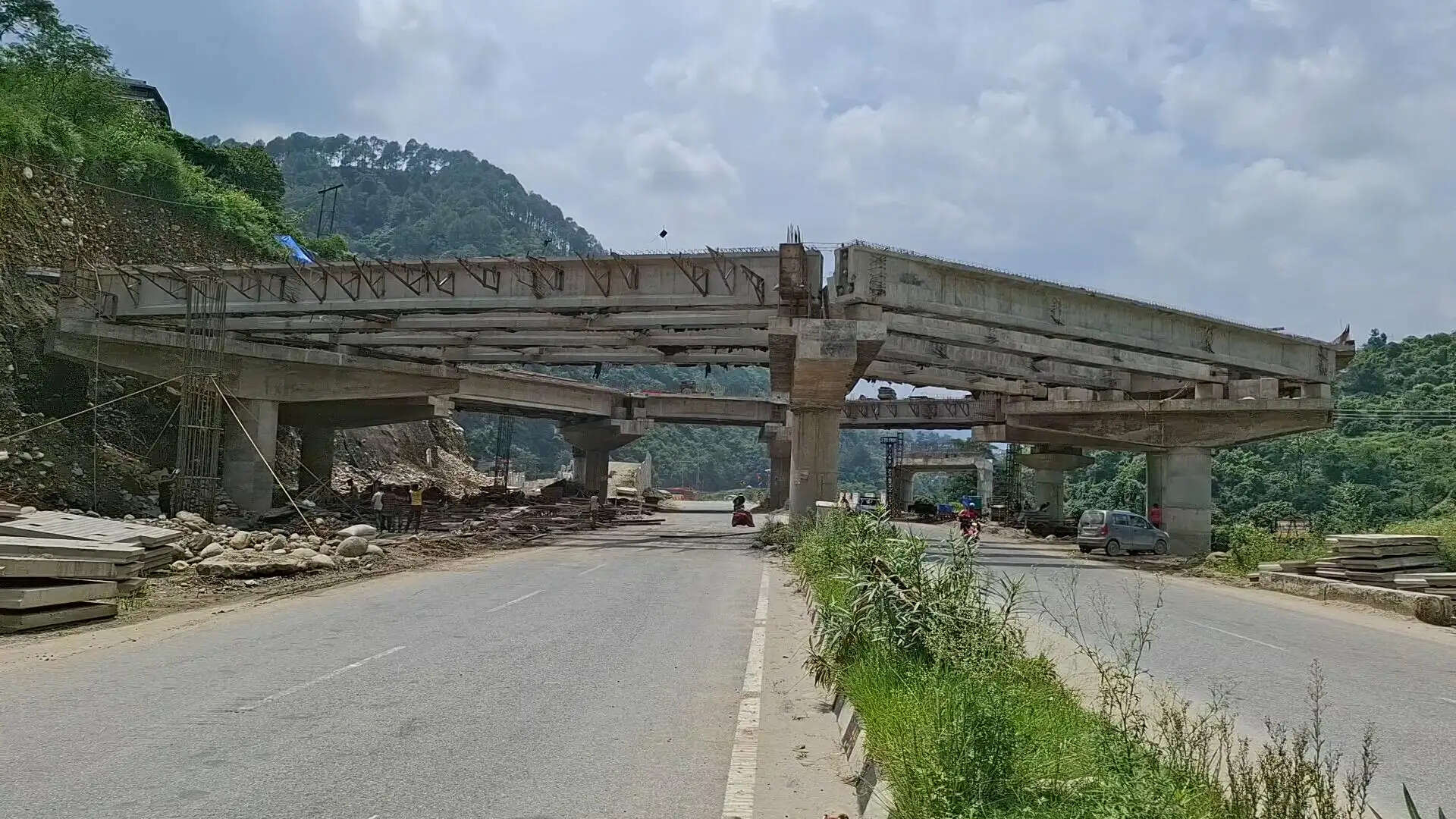मंडी में दो फोरलेन के जुड़ाव केंद्र पर बन रही है उत्तरी भारत की पहली ओवरहैड एलिवेटिड रोटरी