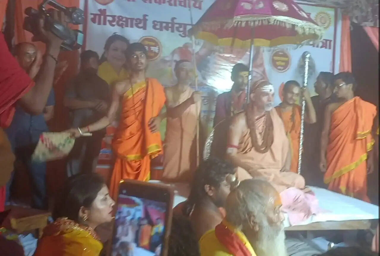 शंकराचार्य अविमुक्तेश्वरानंद सरस्वती पहली बार आए हमीरपुर, सनातनियों ने किया स्वागत
