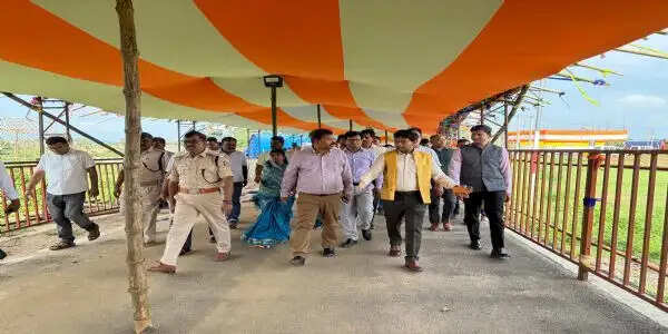 श्रावणी मेला के सफल आयोजन को लेकर डीसी ने बासुकीनाथ धाम का किया निरीक्षण