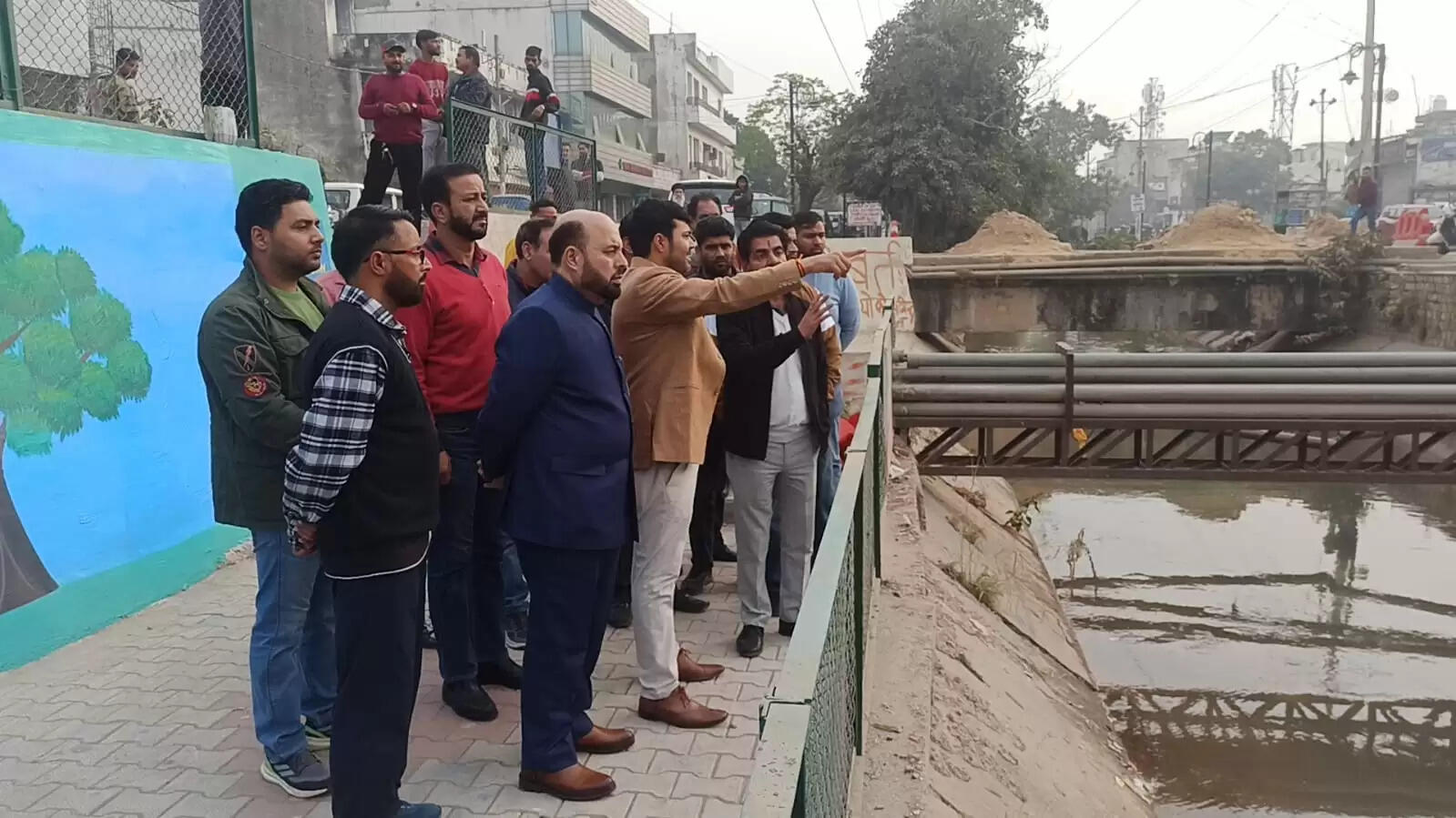 जेएमसी आयुक्त ने बगड़ मंडी, छन्नी हिम्मत में हरित पट्टी, नहर मार्ग का निरीक्षण किया