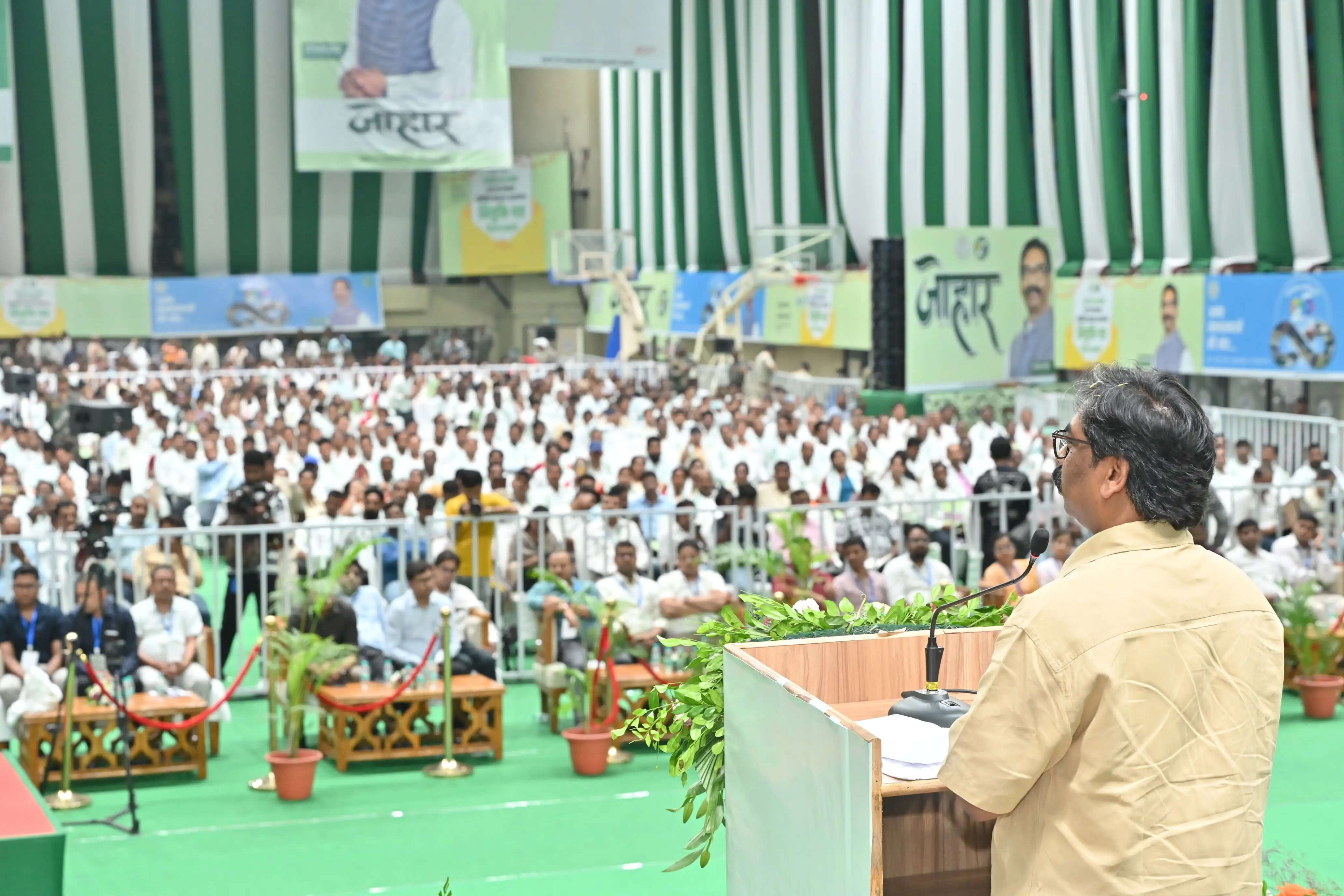 मुख्यमंत्री सोरेन ने 1,042 नव चयनित सहायक आचार्यों को सौंपा नियुक्ति पत्र
