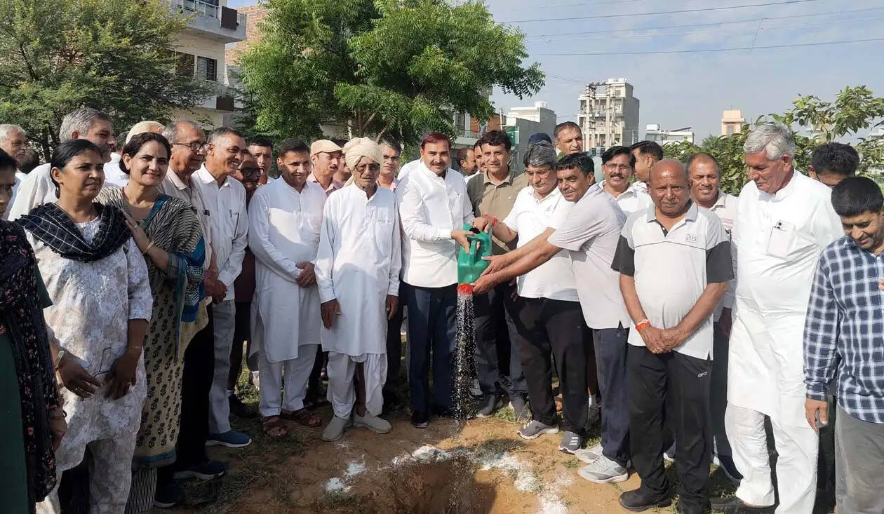 हिसार : मां अमृता देवी की शहादत को नमन कर, लगाए 150 पौधे