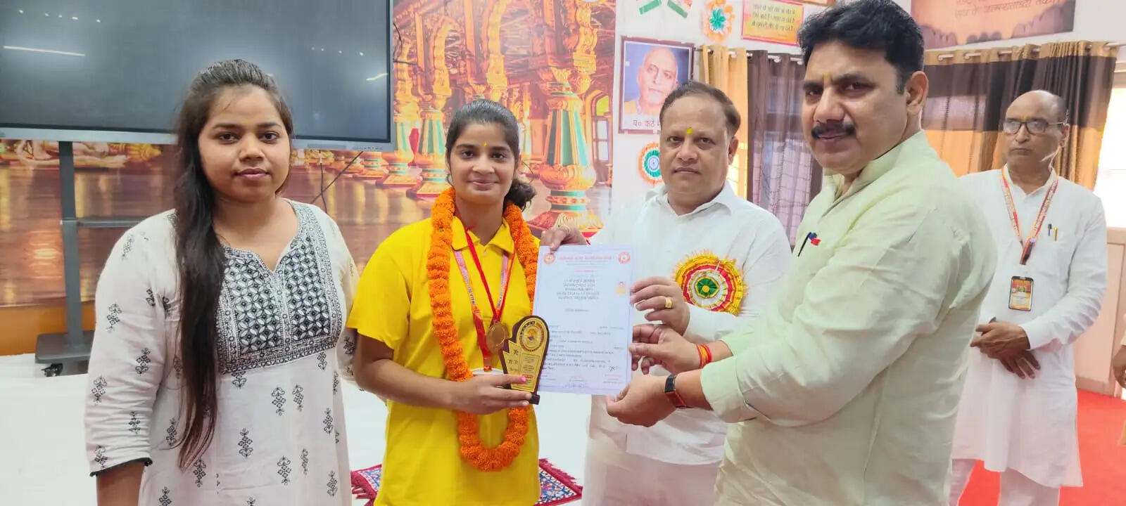 शीतल की सफलता से विद्या भारती का नाम राष्ट्रीय स्तर पर रोशन : डॉ. राकेश कुमार सिंह