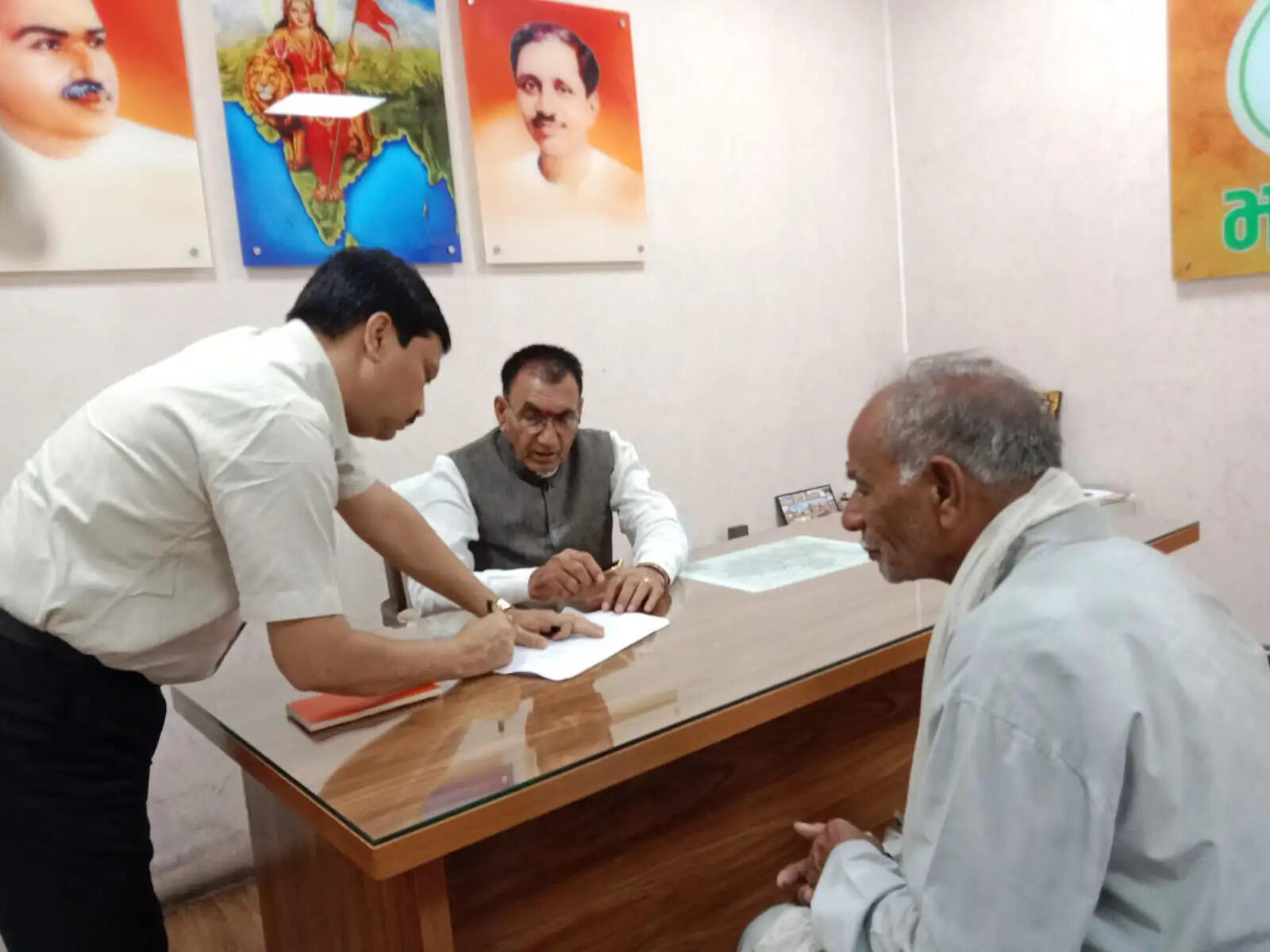 मंत्री नारायण सिंह पंवार ने भाजपा प्रदेश कार्यालय में सुनीं कार्यकर्ताओं की समस्याएं,&nbsp;त्वरित निराकरण के निर्देश