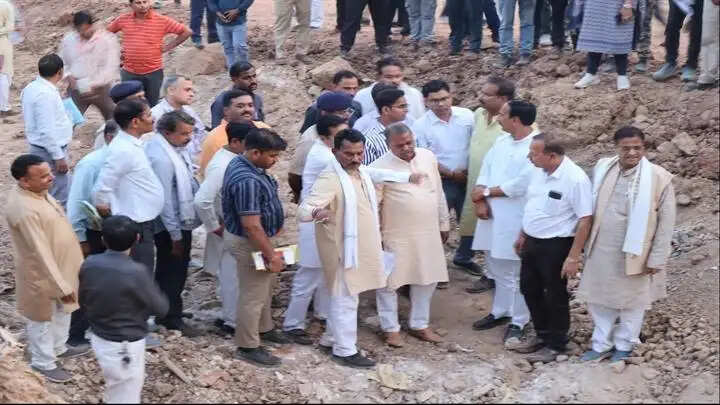 ग्वालियरः मंत्री सिलावट ने किया लश्कर क्षेत्र के विकास कार्यों का निरीक्षण