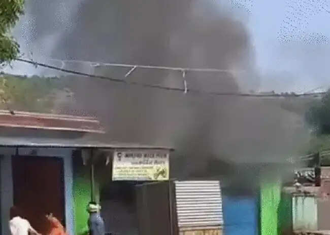 मप्र के शिवपुरी में सिलेंडर ब्लास्ट से ढहा मकान, 4 वर्षीय मासूम की मौत, परिवार के 4 अन्य लोग झुलसे