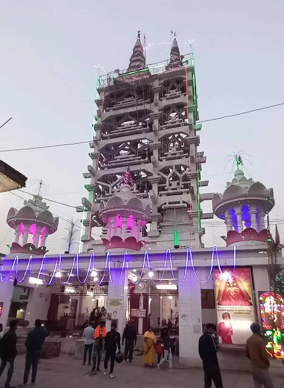जिला स्थापना दिवस पर काली मंदिर में लगा महाभोग, मंदिर को दिया गया लाइटिंग से भव्य रूप