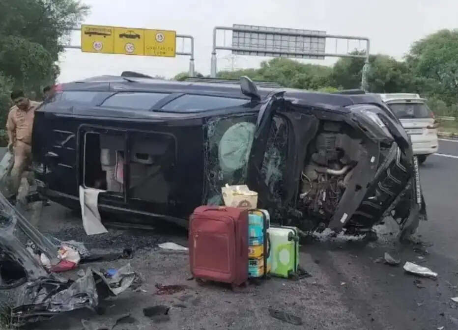 लखनऊ एक्सप्रेस वे पर हादसा, इटावा के डीएफओ सहित दो की मौत, तीन घायल