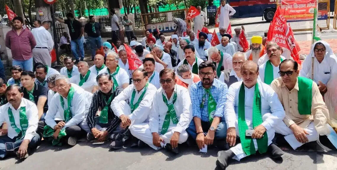 यमुनानगर:बायोमेट्रिक नियमों के विरोध में किसानों ने किया हाईवे जाम