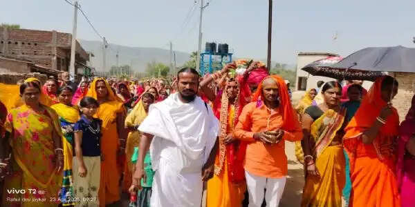 हनुमान प्रतिमा प्राण प्रतिष्ठा को लेकर निकाली गई कलश यात्रा