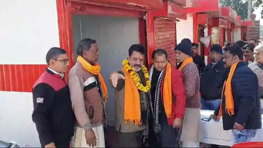 चौथे बेंडिंग जोन के लाभार्थियों ने खोली दुकानें