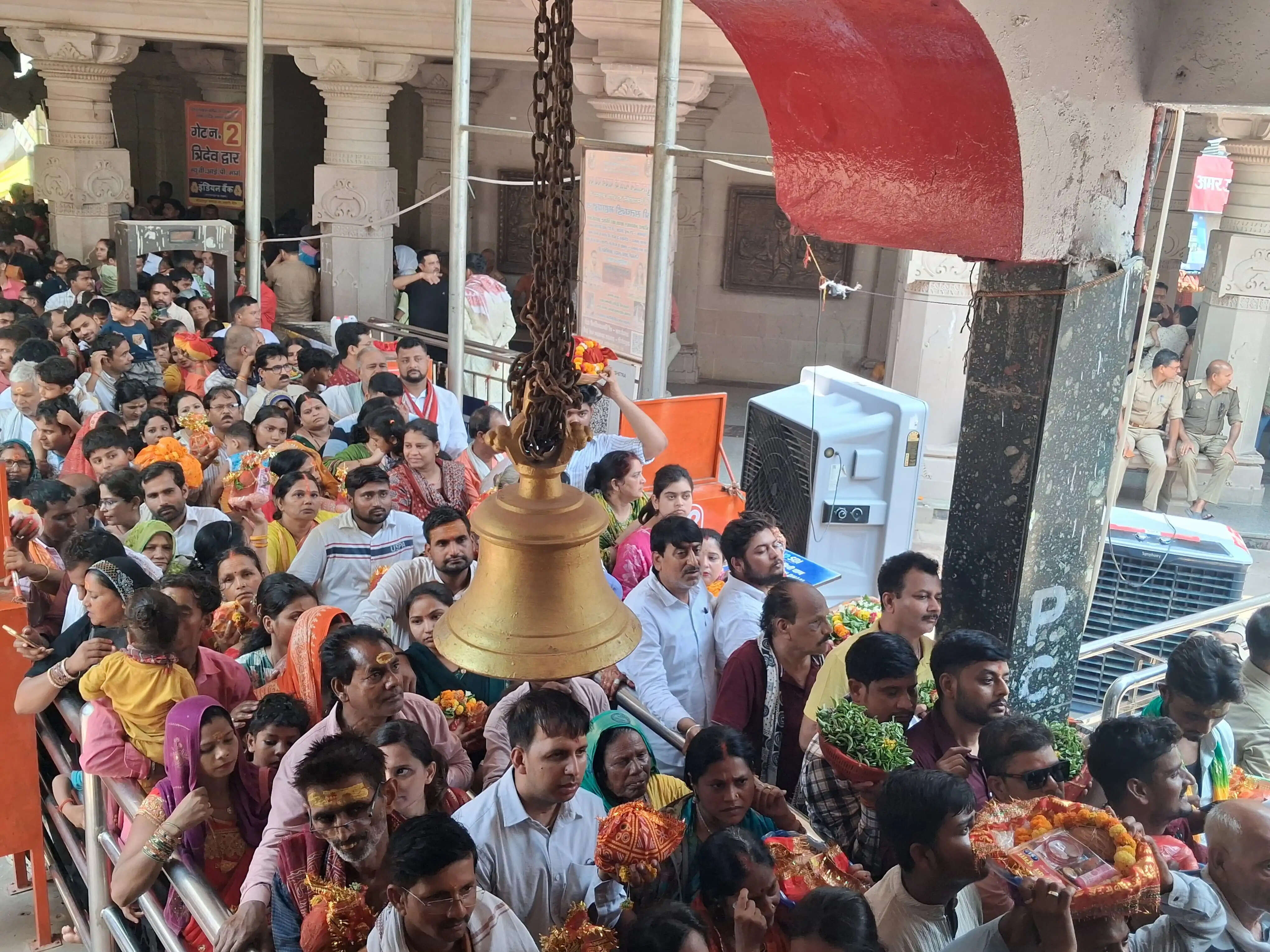 ज्येष्ठ अधिक मास पूर्णिमा पर विंध्यवासिनी धाम में उमड़ा आस्था का सैलाब,दो लाख श्रद्धालुओं ने किए दर्शन