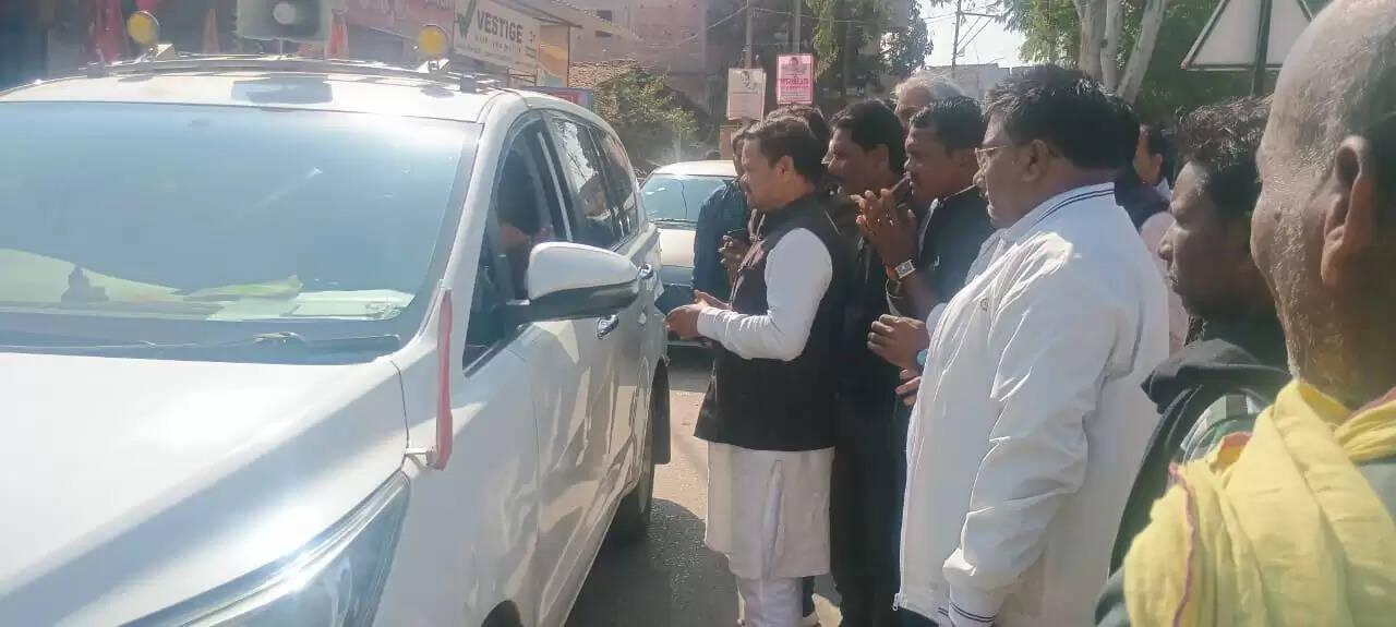 अंबिकापुर: सोमनाथ मंदिर स्थापना के 75 वर्ष पूर्ण होने पर शिव मंदिर में जलाभिषेक