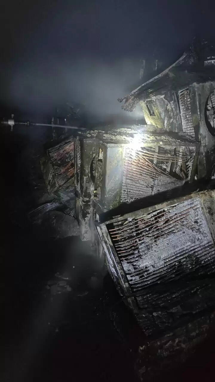 गुरुग्राम : गार्डन सिटी के फ्लैट में 60 एसी यूनिट जलकर खाक