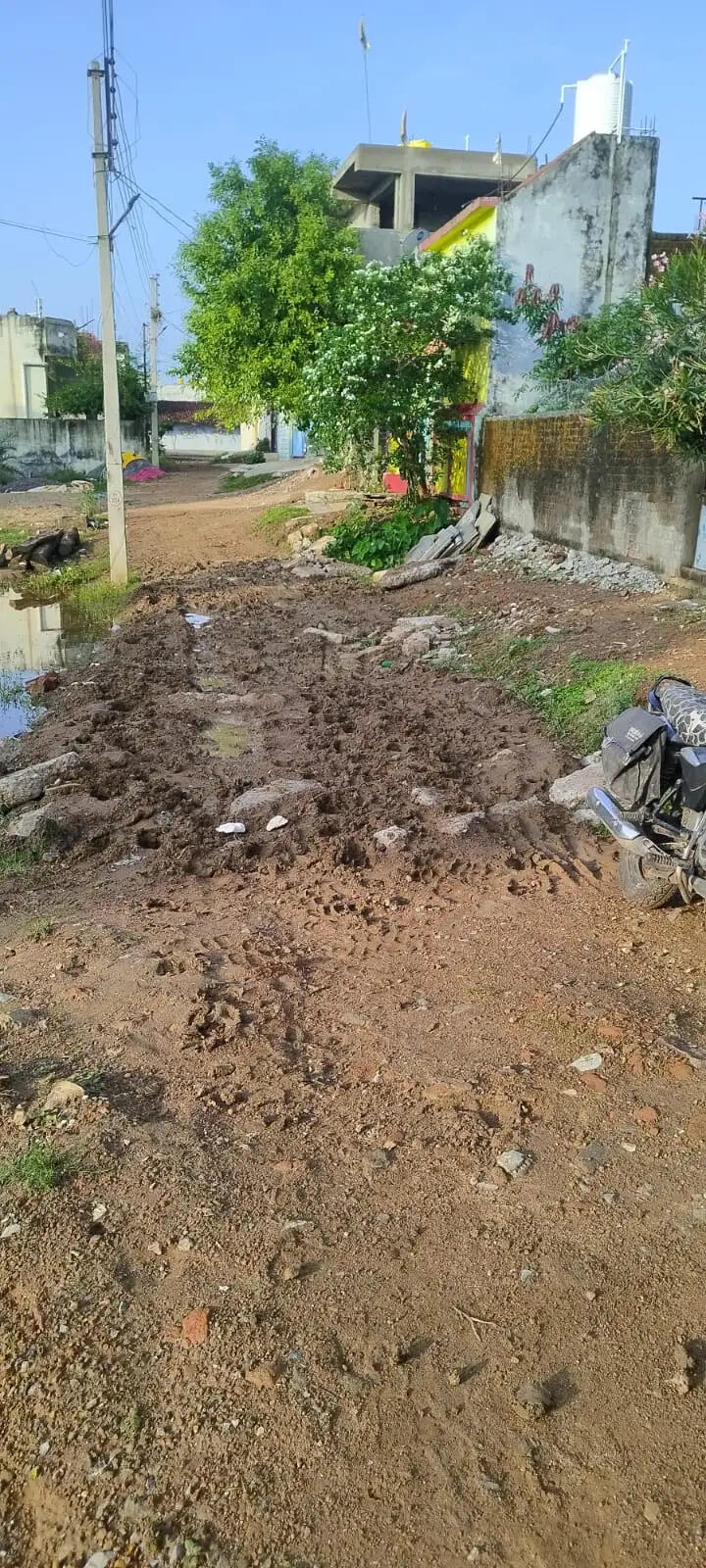 भर्रीपारा में जलभराव और जर्जर सड़क से बढ़ी परेशानी, वार्डवासियों ने निगम आयुक्त व महापौर से लगाई गुहार
