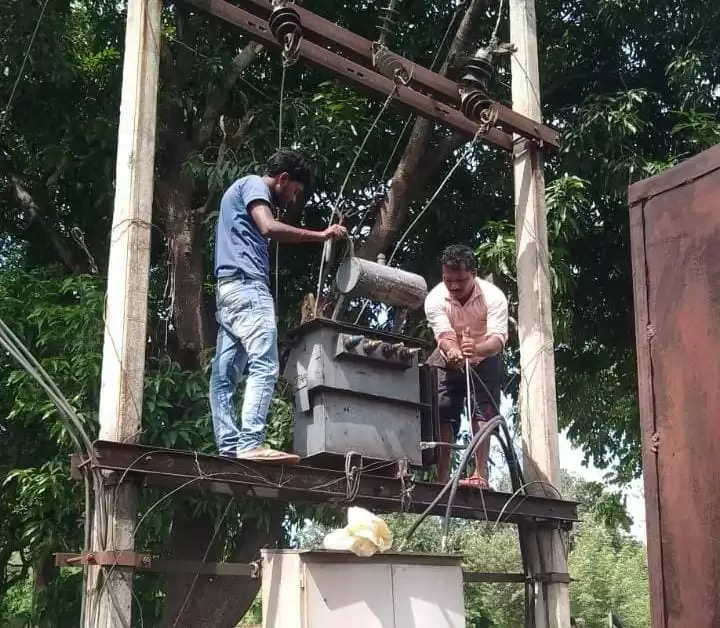 रायपुर : नया ट्रांसफार्मर लगने से रौशन हुआ बारो गांव