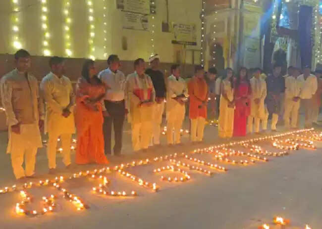 मप्र में दीपावली की धूम, घर-घर हुआ लक्ष्मी पूजन, आतिशबाजी से रंग-बिरंगी रोशनी में नहाया आसमान