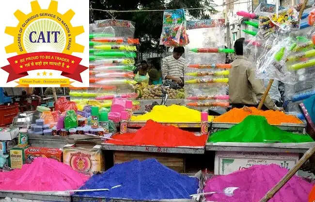 होली के रंगों से सजे बाजार, ग्राहकों के बीच भारतीय उत्पादों का बोलबाला