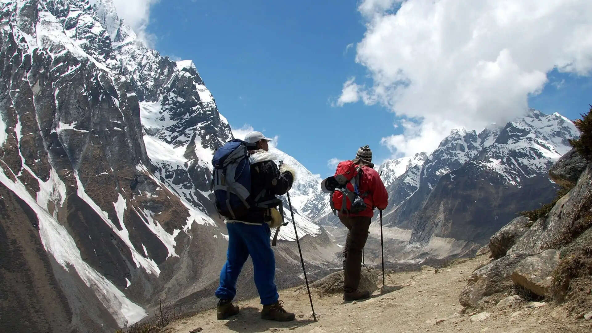 नेपाल में जोखिम वाले पर्वतीय क्षेत्रों में ट्रैकिंग पर तीन दिन की रोक