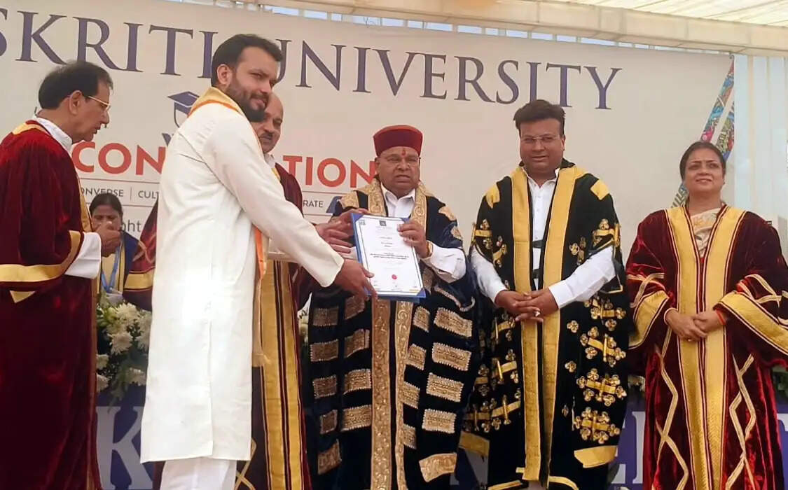 संस्कृति विश्वविद्यालय : दीक्षांत समारोह में मेधावी छात्र-छात्राओं को मिले स्वर्ण, रजत और कांस्य पदक
