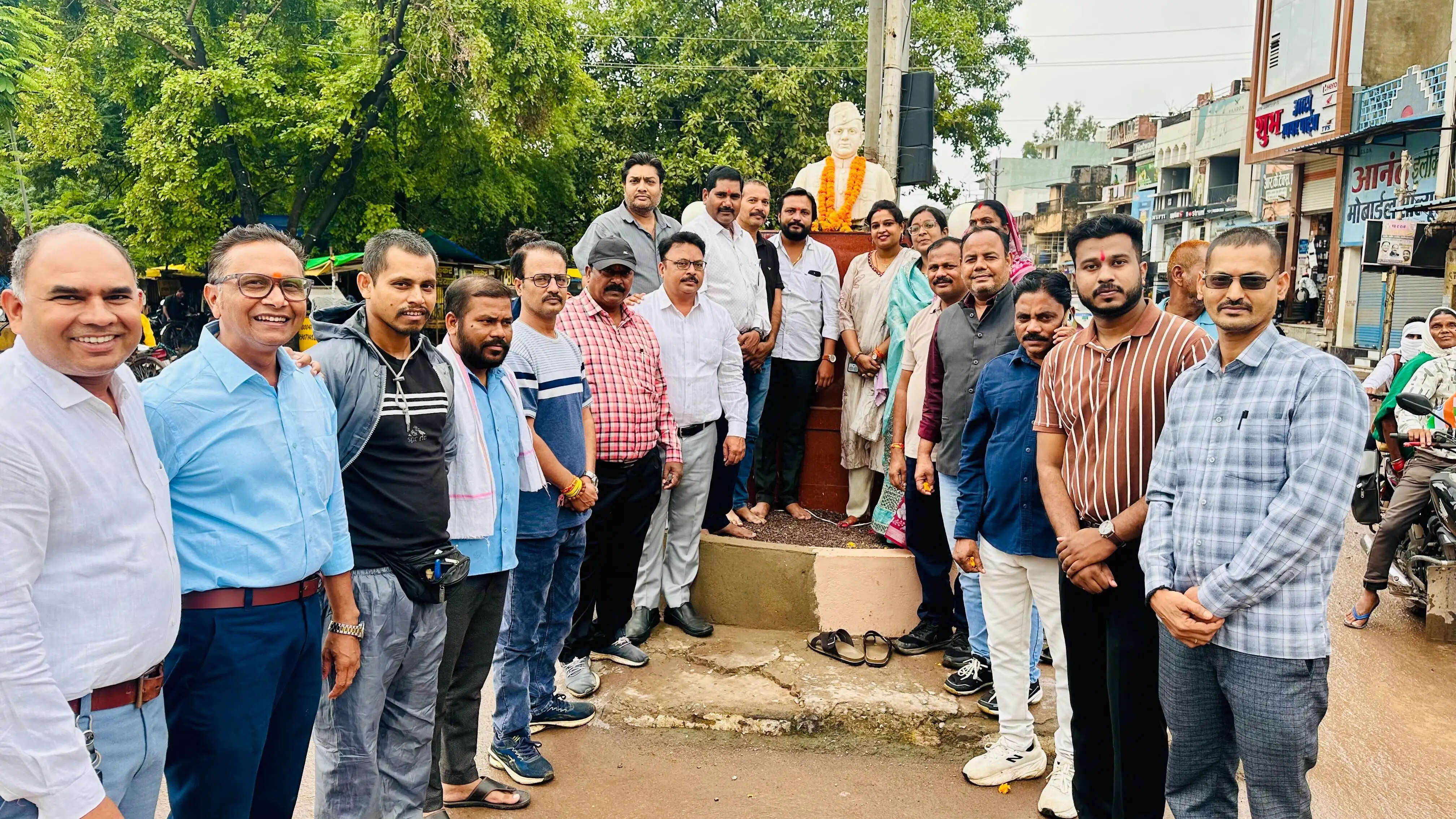 नेताजी सुभाष चंद्र बोस की पुण्यतिथि पर भाजपा शहर मंडल ने किया उनकी प्रतिमा पर माल्यार्पण