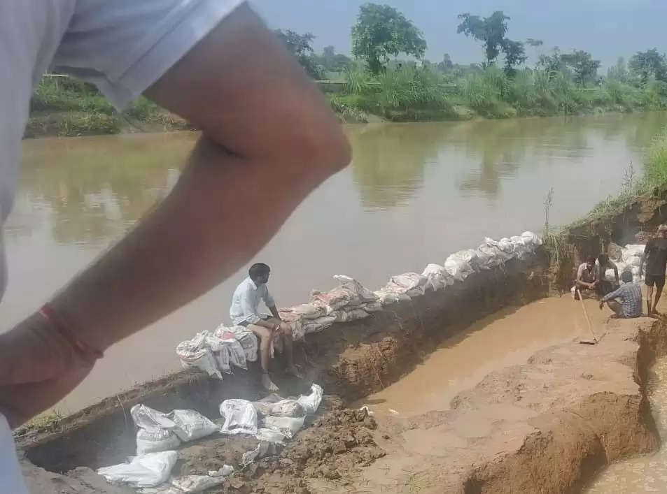 सोनीपत: बुटाना ब्रांच के टूटी एसडीएम अधिकारियाें के साथ माैके पर पहुंचे