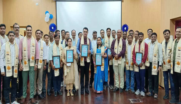 नवोदय विद्यालय स्थापना दिवस पर बीएचयू में जुटे नवोदयन्स, पुराने दिनों को किया याद