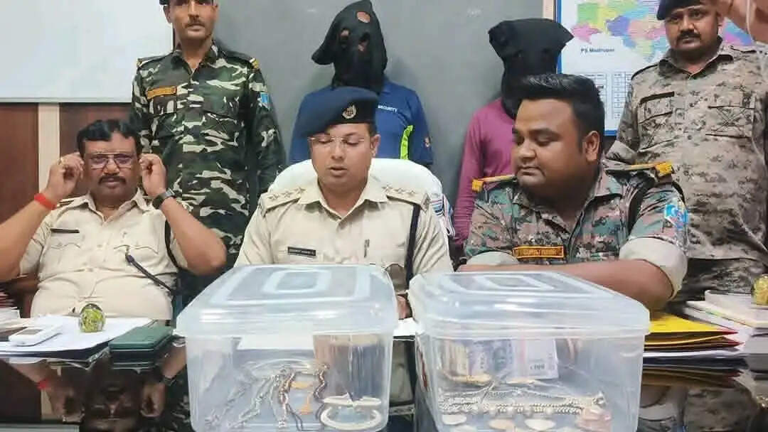पुलिस ने चोरी का किया खुलासा, दो चोर गिरफ्तार