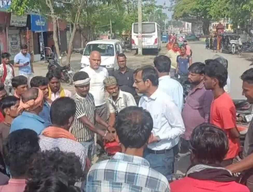 वेतन भुगतान के आश्वासन पर खत्म हुई सफाई कर्मियों की हड़ताल
