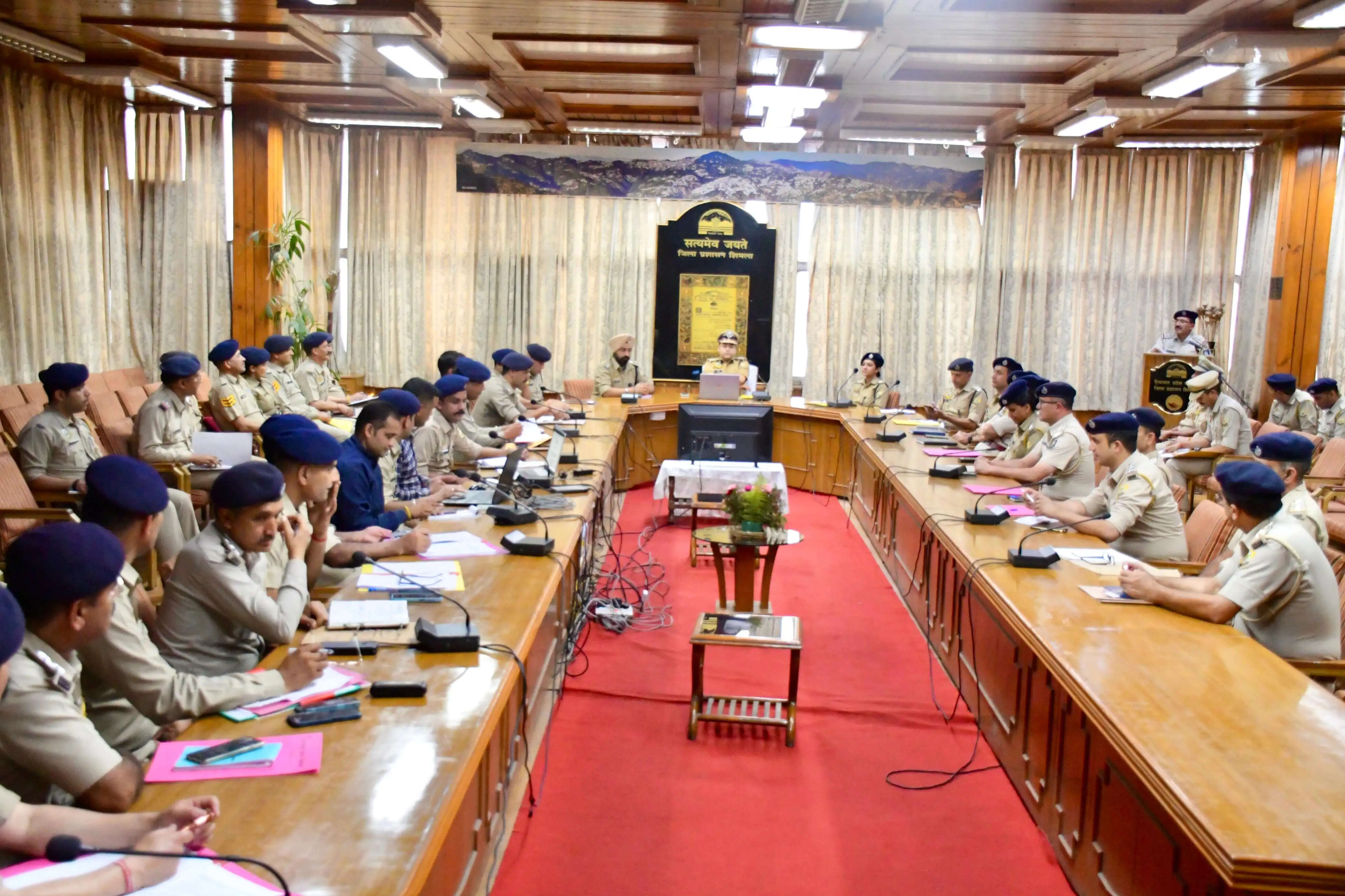 शिमला पुलिस की समीक्षा बैठक में निर्देश, नशा तस्करी के बड़े नेटवर्क और अवैध संपत्ति पर रहेगी सख्त नजर