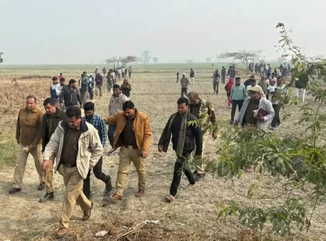 साली से शादी की जिद में जीजा मोबाइल टाॅवर चढ़ा,साली के आने पर उतरा नीचे