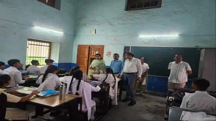 ग्वालियरः तहसीलदारों ने किया शासकीय स्कूलों का निरीक्षण