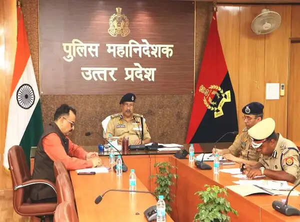 जनशिकायतों के निस्तारण में लापरवाही पर डीजीपी का एक्शन, 09 जिलों के 10 थाना प्रभारियाें पर कार्रवाई