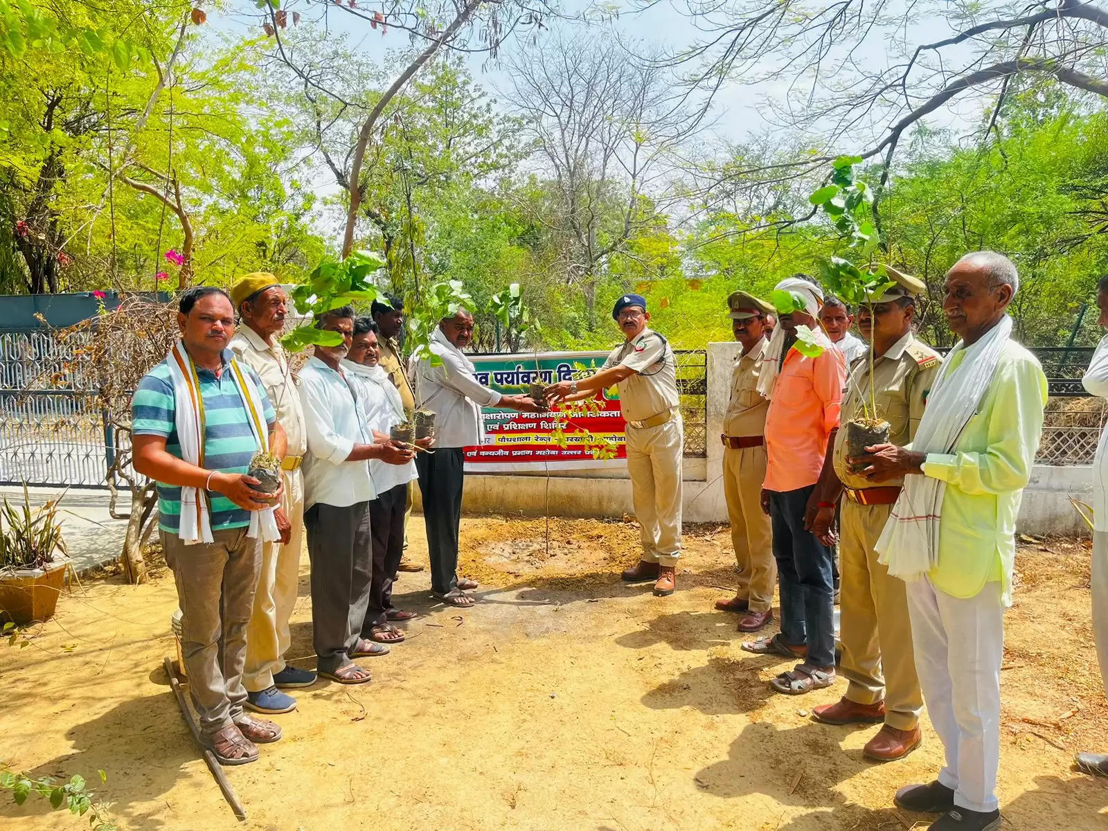 विश्व पर्यावरण दिवस पर वृक्ष लगाने का लिया संकल्प