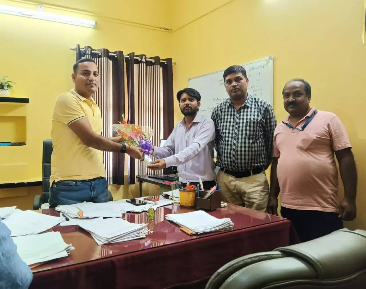 एचईसी कर्मियों के बकाया वेतन को लेकर यूनियन ने की श्रमायुक्त से मुलाकात