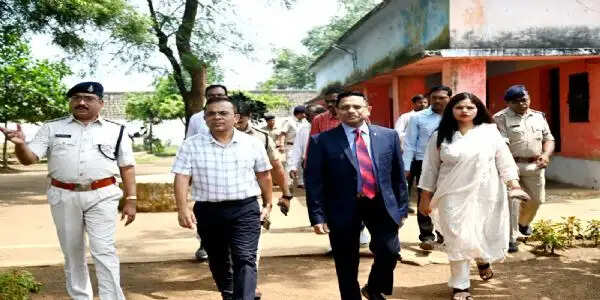 जांजगीर जिला जेल का प्रधान जिला न्यायाधीश, कलेक्टर और बोर्ड ऑफ विजिटर्स ने किया निरीक्षण, बंदियों की सुविधाओं और भोजन की गुणवत्ता की जांच